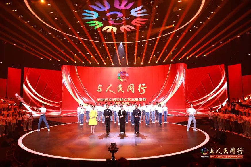 一峰：弦歌十载为人民 培根铸魂传精神