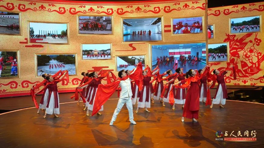 一峰：弦歌十载为人民 培根铸魂传精神