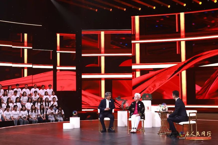 一峰：弦歌十载为人民 培根铸魂传精神