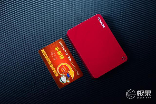 东芝 CANVIO 系列 V9 移动硬盘 4T 评测_4t移动硬盘无法识别_东芝 V9 移动硬盘外观设计体验