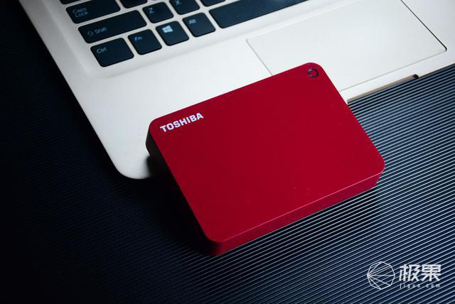 4t移动硬盘无法识别_东芝 CANVIO 系列 V9 移动硬盘 4T 评测_东芝 V9 移动硬盘外观设计体验