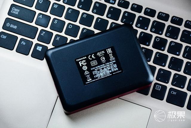 4t移动硬盘无法识别_东芝 V9 移动硬盘外观设计体验_东芝 CANVIO 系列 V9 移动硬盘 4T 评测