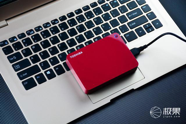 4t移动硬盘无法识别_东芝 V9 移动硬盘外观设计体验_东芝 CANVIO 系列 V9 移动硬盘 4T 评测