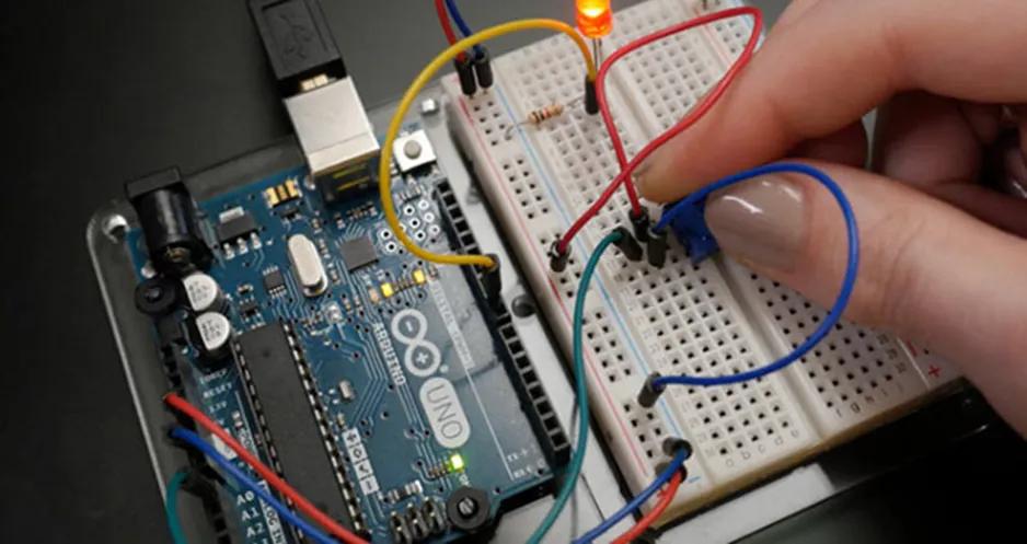 Arduino模拟输入电位计教程_Arduino数字输入实现_arduino输入上拉什么意思