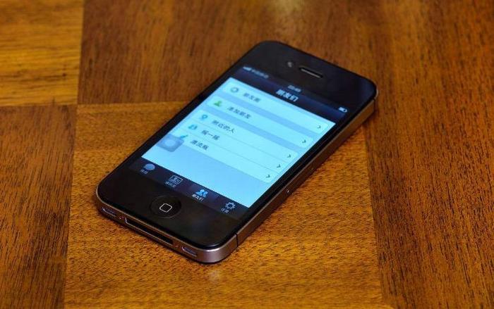 手机充电时玩手机危害_玩手机的危害真实图片_手机整夜充电对电池寿命影响