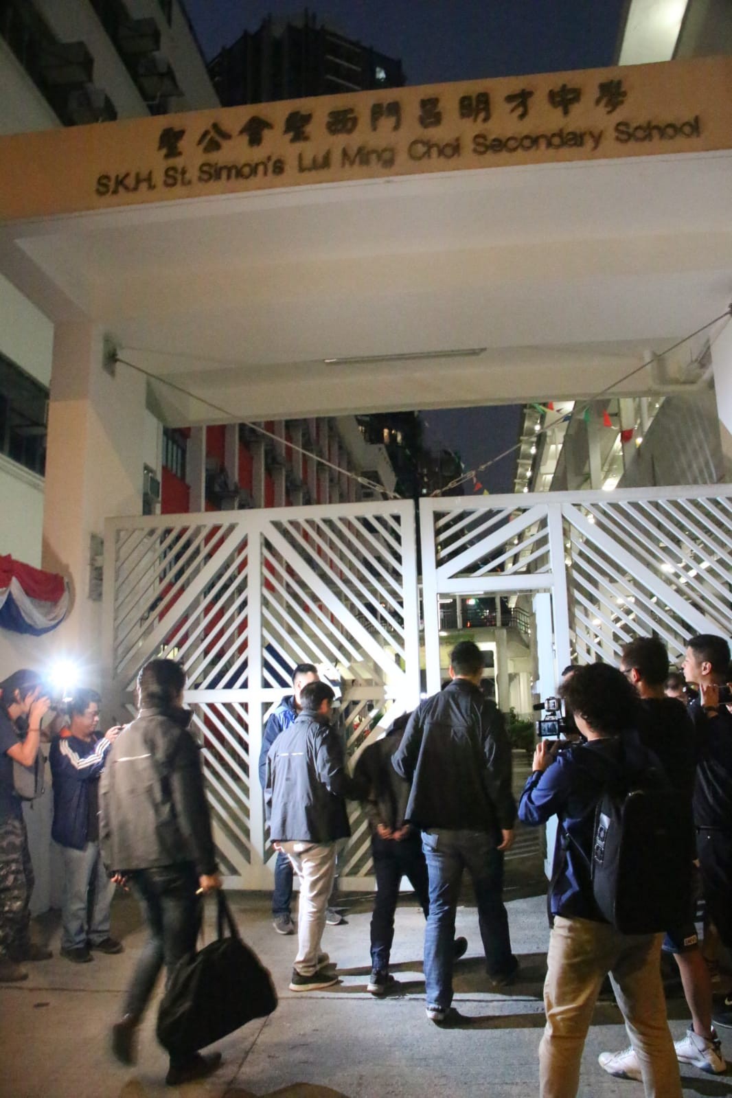 屯门环保园炸弹案_香港 炸弹 中国新闻网 图片_香港警方拘捕自制遥控炸弹疑犯