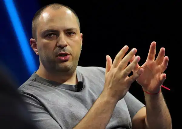 Whatsapp引入广告_Jan Koum离职原因_WhatsApp