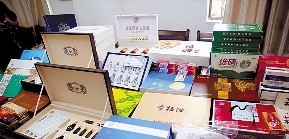 微信上的特殊服务可信度高吗_老年人免费鸡蛋骗局_艾灸体验红包陷阱