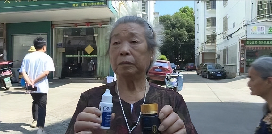 老年人免费鸡蛋骗局_艾灸体验红包陷阱_微信上的特殊服务可信度高吗