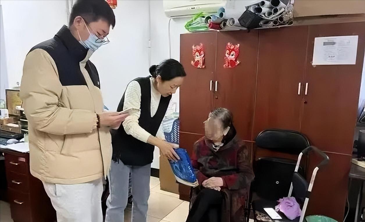 老年人免费鸡蛋骗局_艾灸体验红包陷阱_微信上的特殊服务可信度高吗