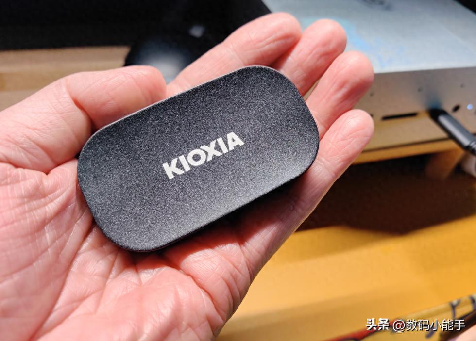 铠侠 XD20 移动固态硬盘评测_手机扩容神器 SSD_手机能玩硬盘游戏不