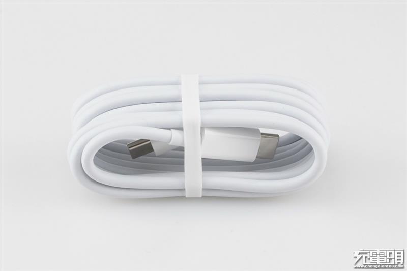 体积缩减27% 小米65W PD充电器开箱评测