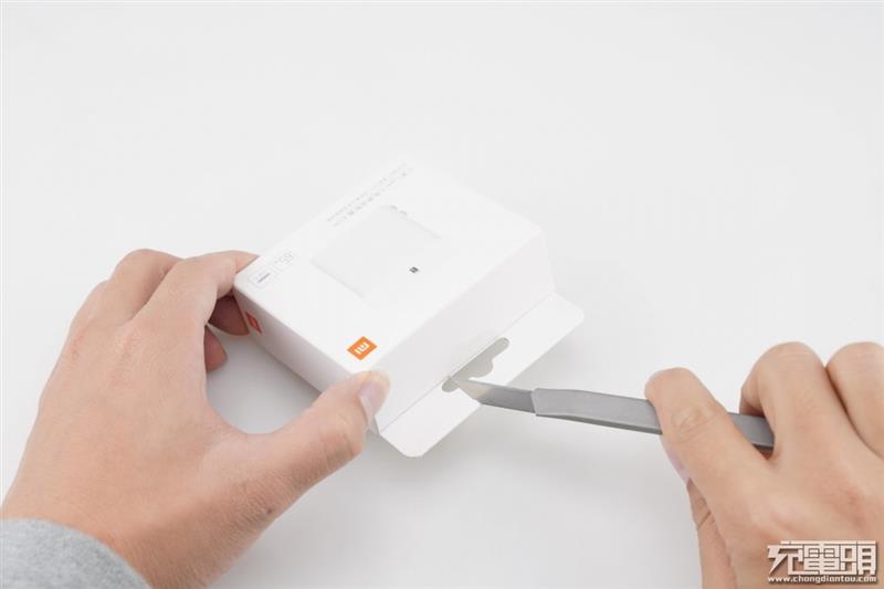 体积缩减27% 小米65W PD充电器开箱评测
