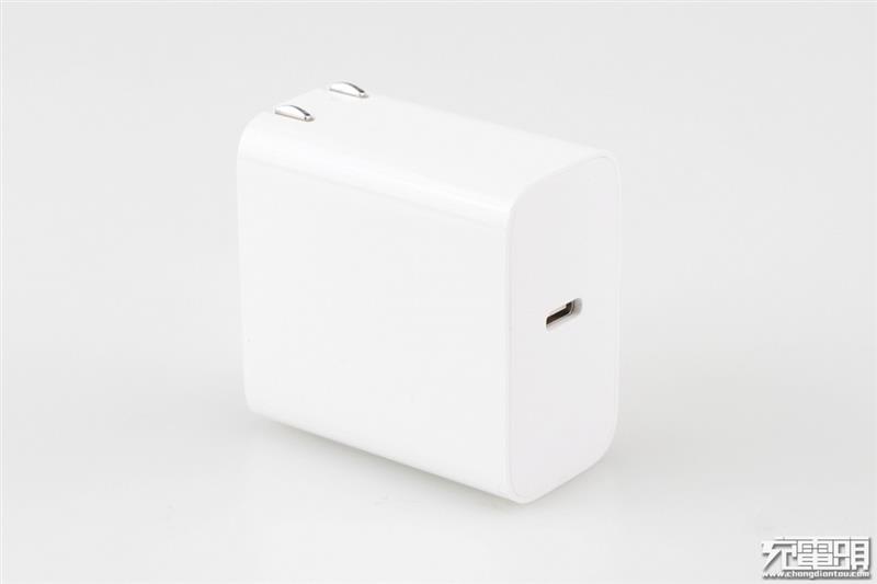 体积缩减27% 小米65W PD充电器开箱评测
