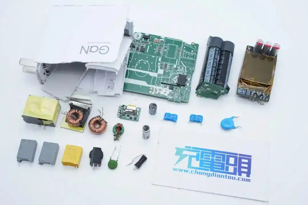 小米氮化镓充电器210W_小米9数据线接口类型_小米手机快充充电器拆解