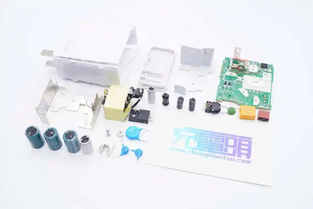 小米氮化镓充电器210W_小米9数据线接口类型_小米手机快充充电器拆解