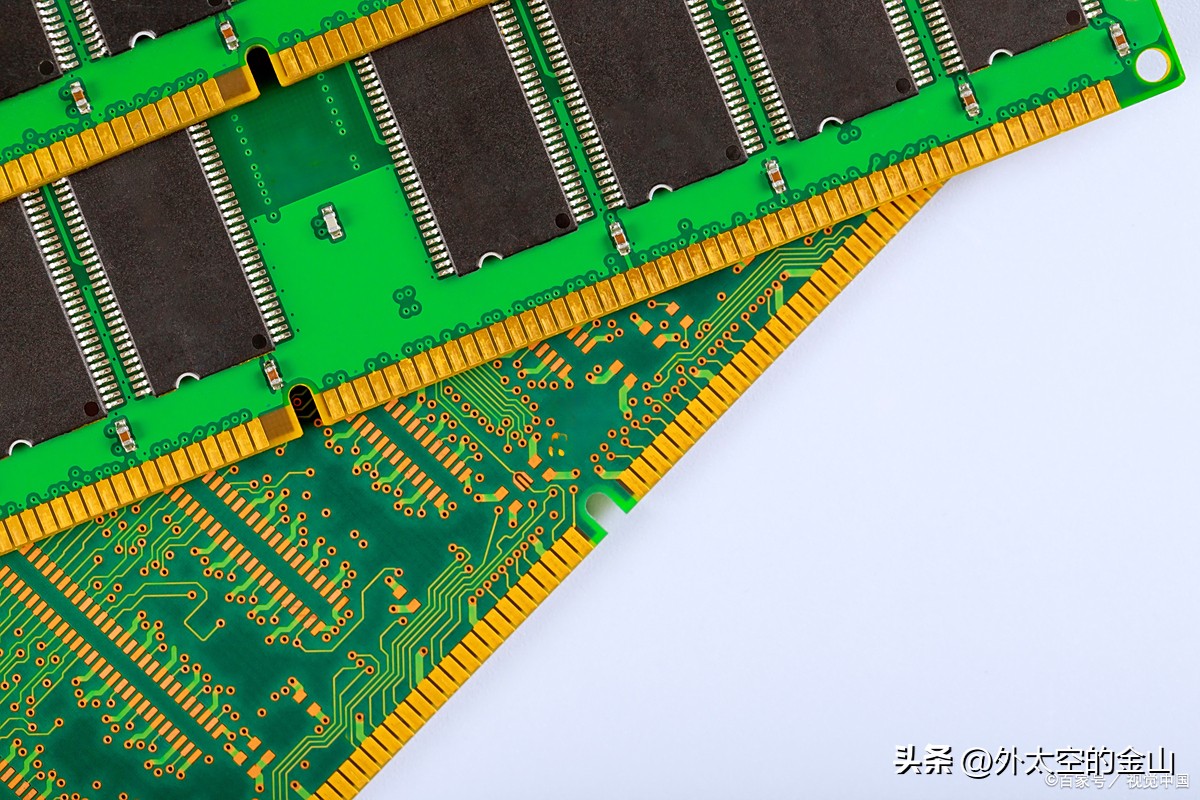内存升级对系统体验提升_运行内存作用与性能影响_虚拟内存托管的系统
