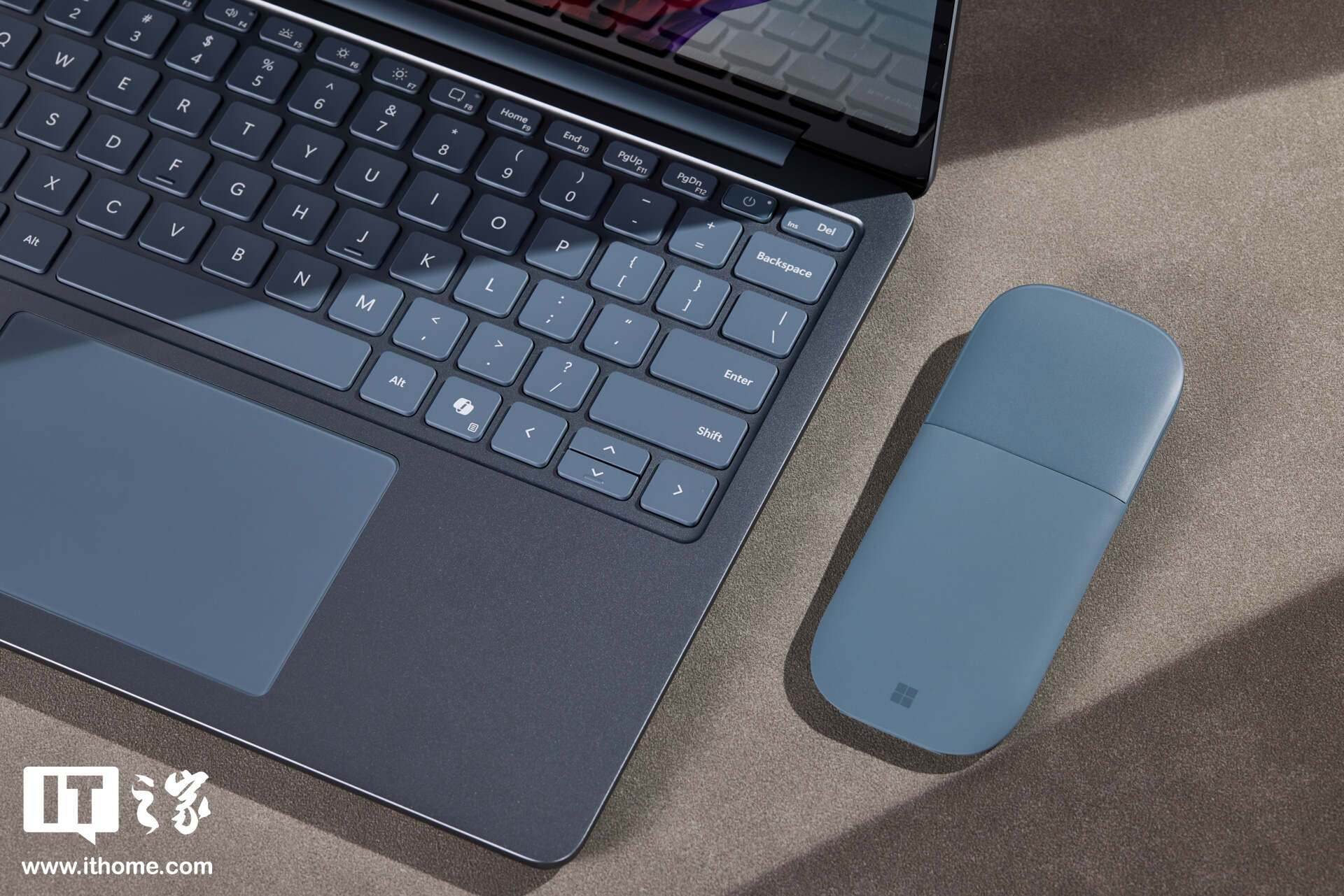 Surface Laptop 13 性能体验_Surface Laptop 13 英寸版评测_WhatsApp