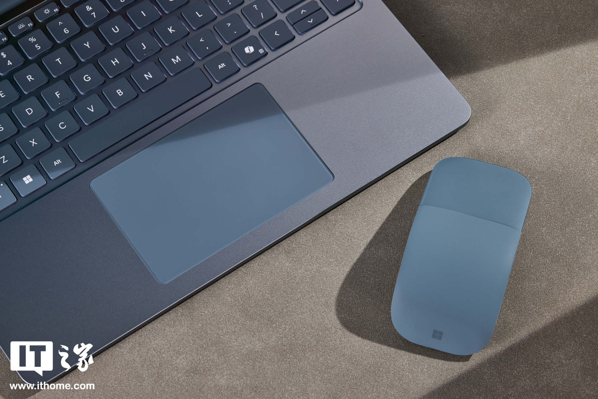 Surface Laptop 13 英寸版评测_WhatsApp_Surface Laptop 13 性能体验