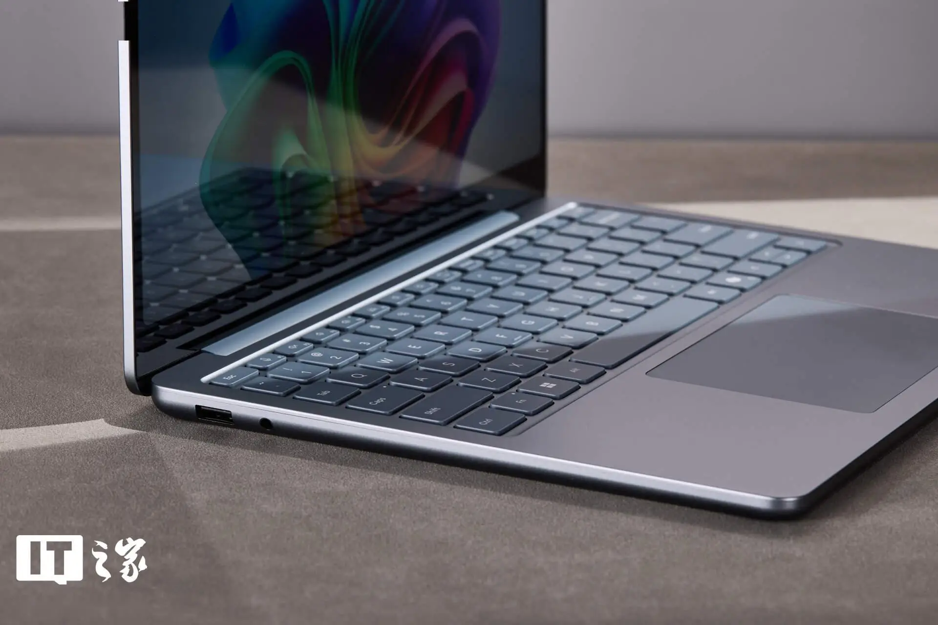 Surface Laptop 13 英寸版评测_WhatsApp_Surface Laptop 13 性能测试