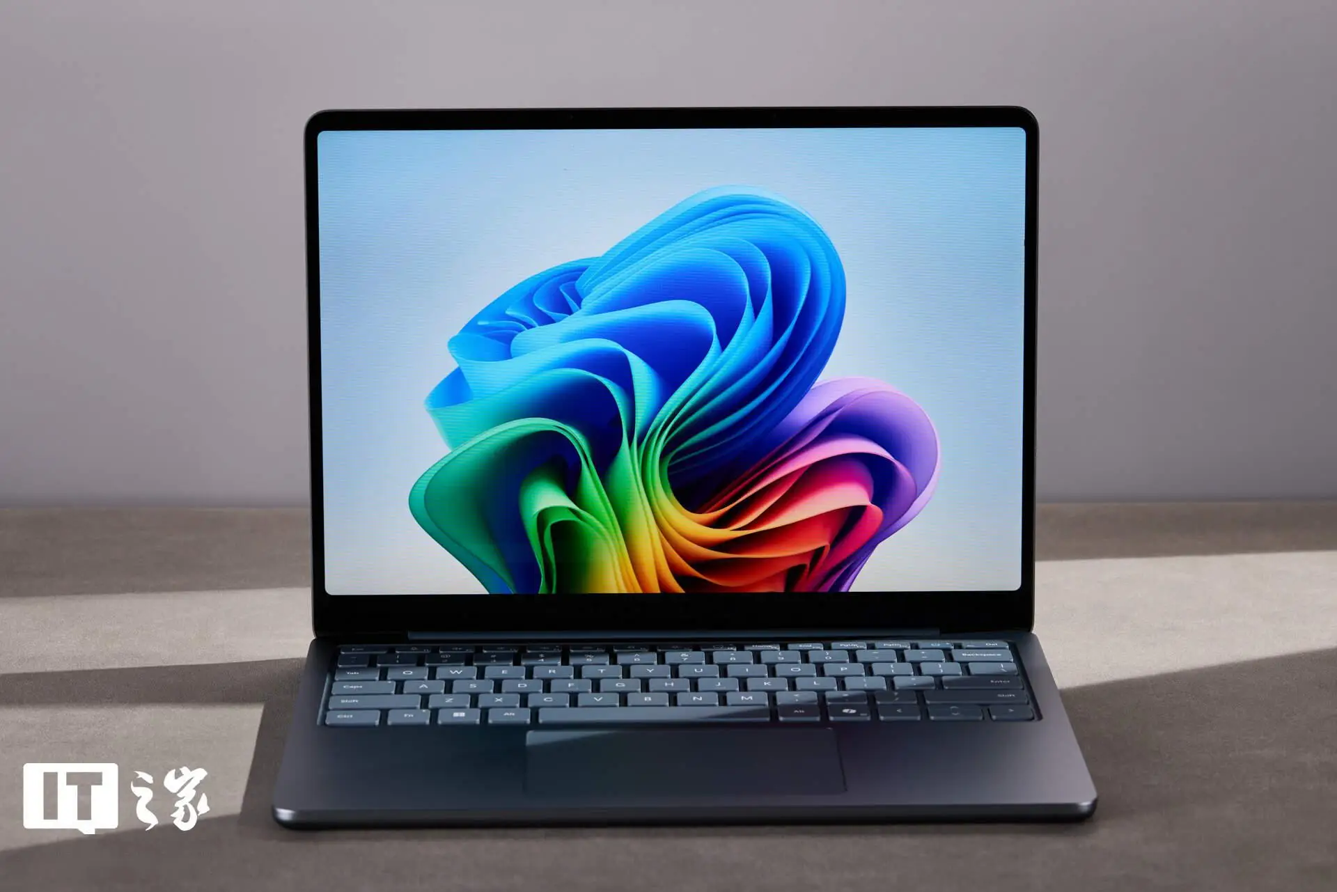 Surface Laptop 13 英寸版评测_WhatsApp_Surface Laptop 13 性能测试