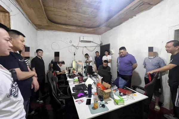 5名男子冒充“白富美”专骗老外，每天工作到凌晨…