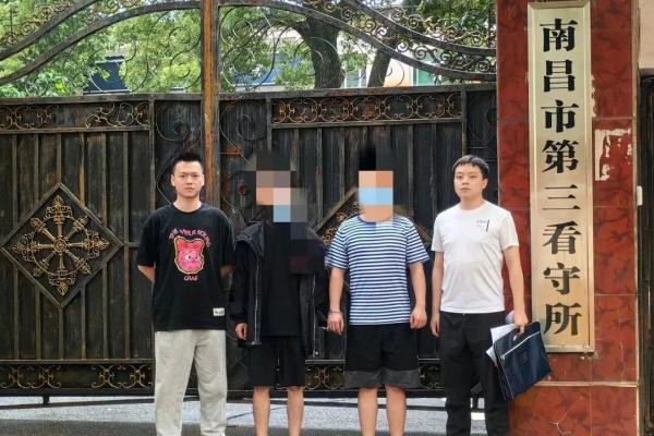 5名男子冒充“白富美”专骗老外，每天工作到凌晨…