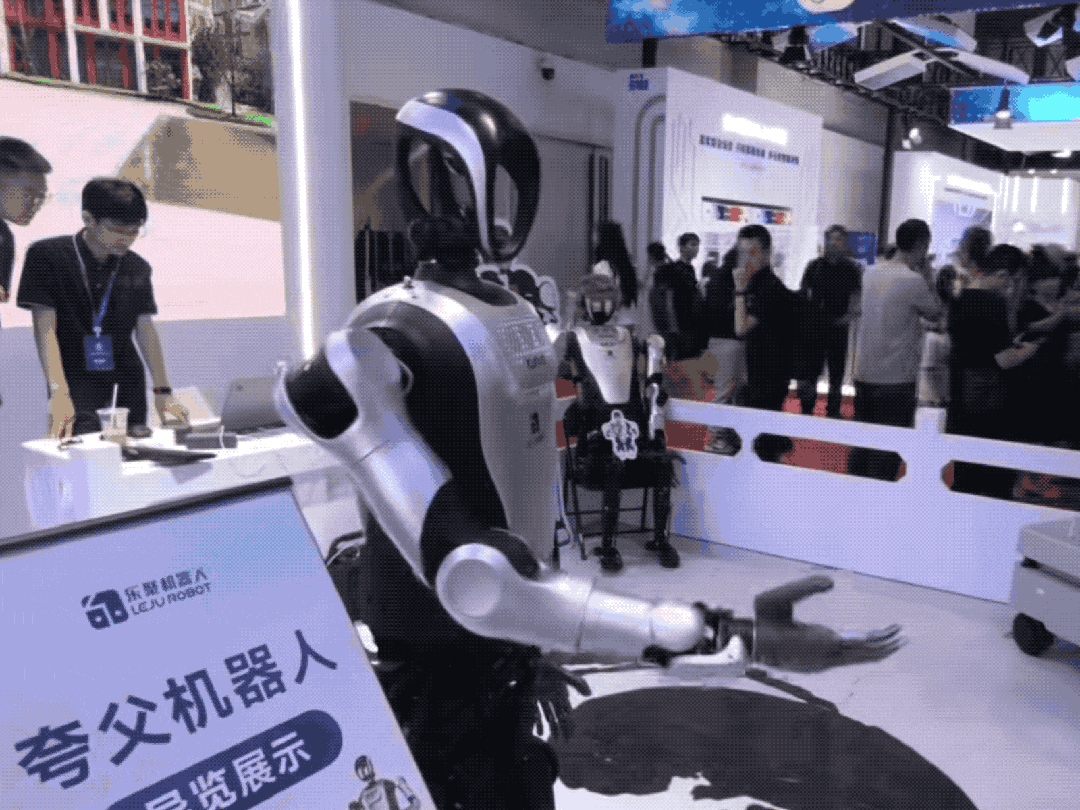 机器人全场景覆盖_2025世界机器人大会_自动提号机器人系统