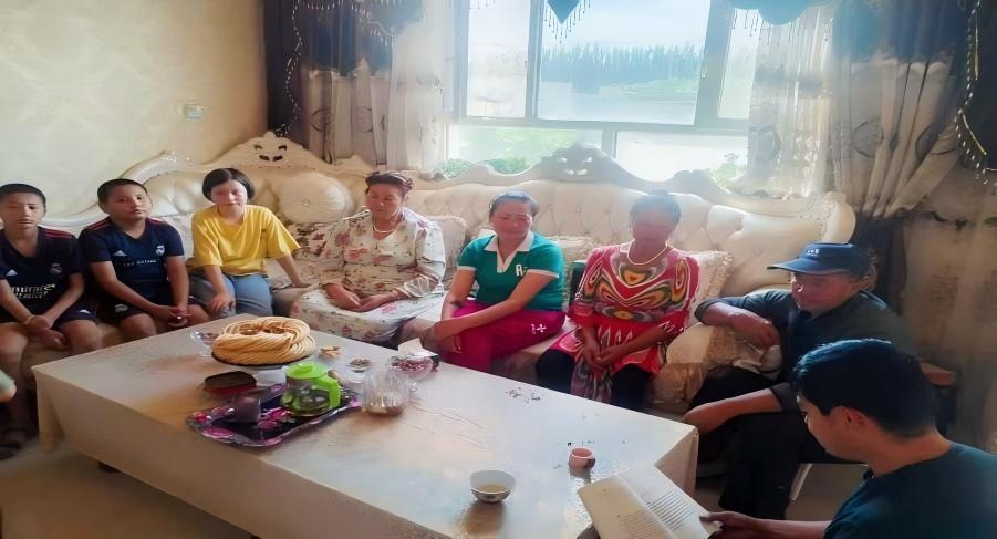 中国人大新闻发布会土地承包视频_拜城县温巴什乡人大代表_土地承包到期后再延长三十年试点