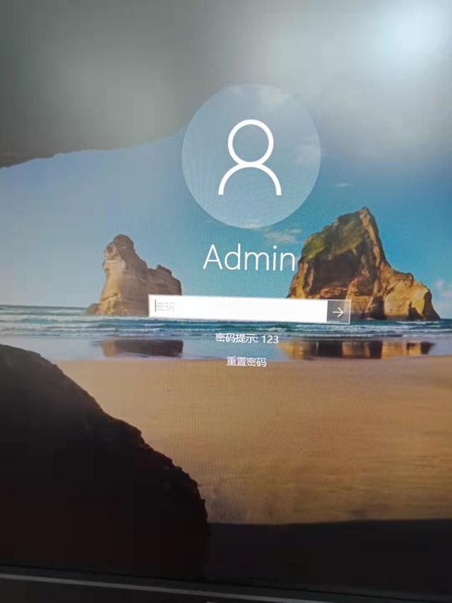 使用USM工具箱破解系统登录密码_xp系统开机提示试图更新密码_制作U盘启动盘清除Windows密码