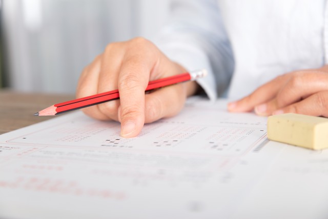 那个软件可以查成绩_教师如何快速查询学生成绩分数_易查分成绩查询系统制作平台
