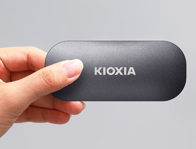 1TB移动固态硬盘_移动硬盘有啥用_三星T7 Shield移动固态硬盘