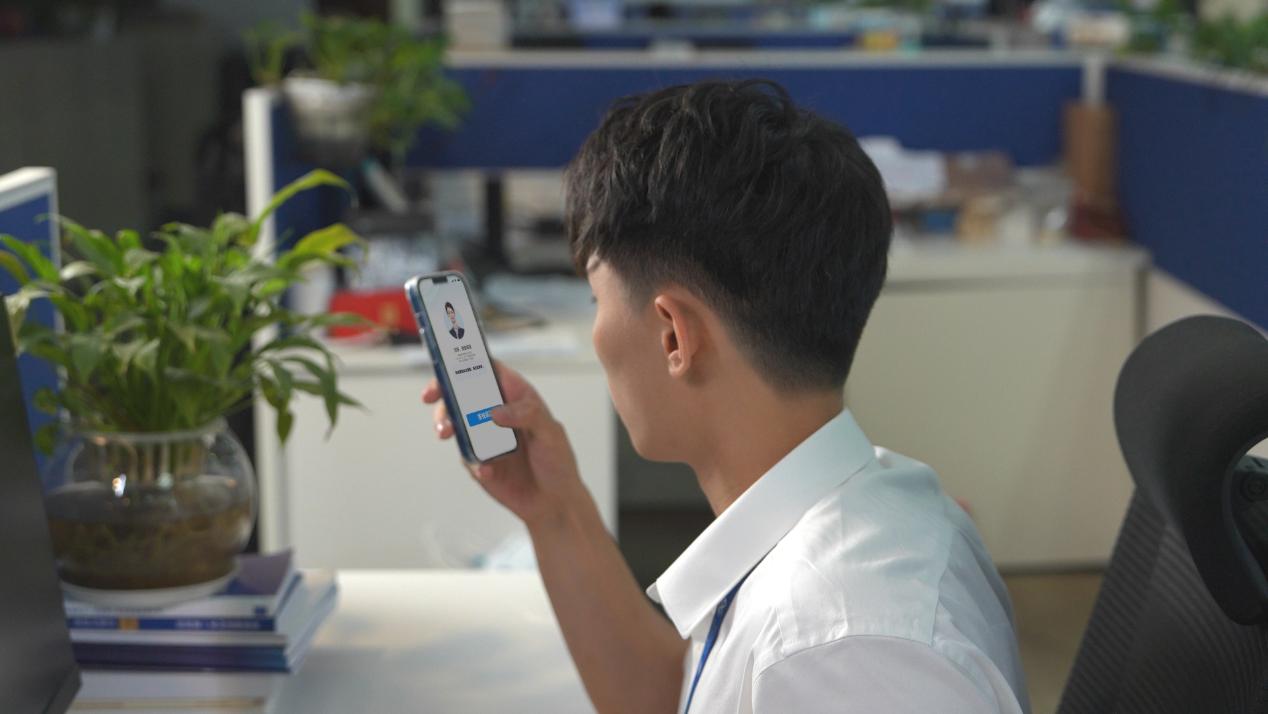 AI智能办公助手 中国移动广西公司 国产AI大模型_微信移动管理助手页面