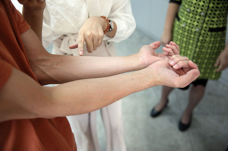 如何看化妆品标签信息_保质期信息标注方式_化妆品网站有哪些