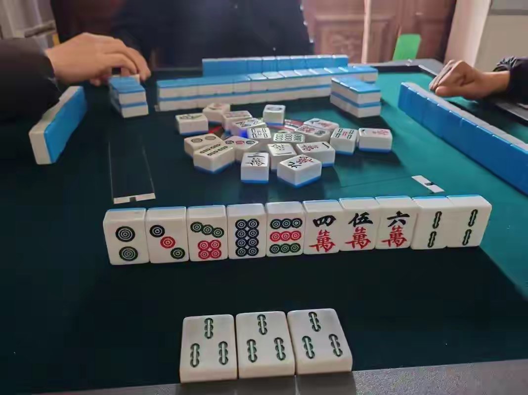打麻将自动麻将机漏洞_麻将馆作弊识别技巧_学打麻将下什么软件