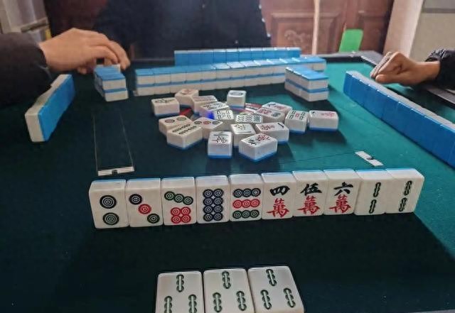 学打麻将下什么软件_麻将机作弊识别_麻将机洗牌规律