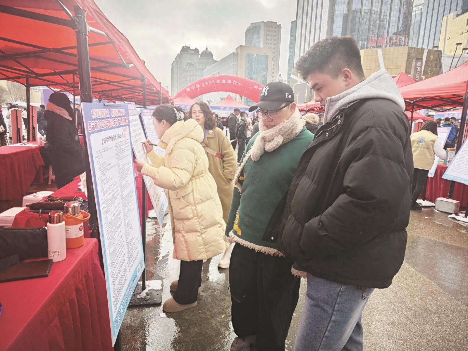 西宁市214家优质企业招聘会_西宁市2025年“春风行动”专场招聘会_西宁人才网最新招聘会