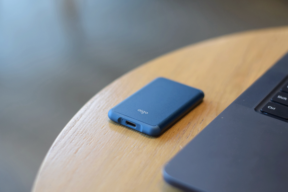 aigo S7Pro 移动固态硬盘_名片大小固态硬盘_移动硬盘速度对比