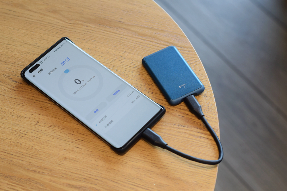 移动硬盘速度对比_名片大小固态硬盘_aigo S7Pro 移动固态硬盘
