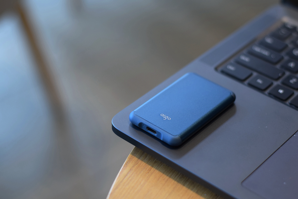 移动硬盘速度对比_名片大小固态硬盘_aigo S7Pro 移动固态硬盘