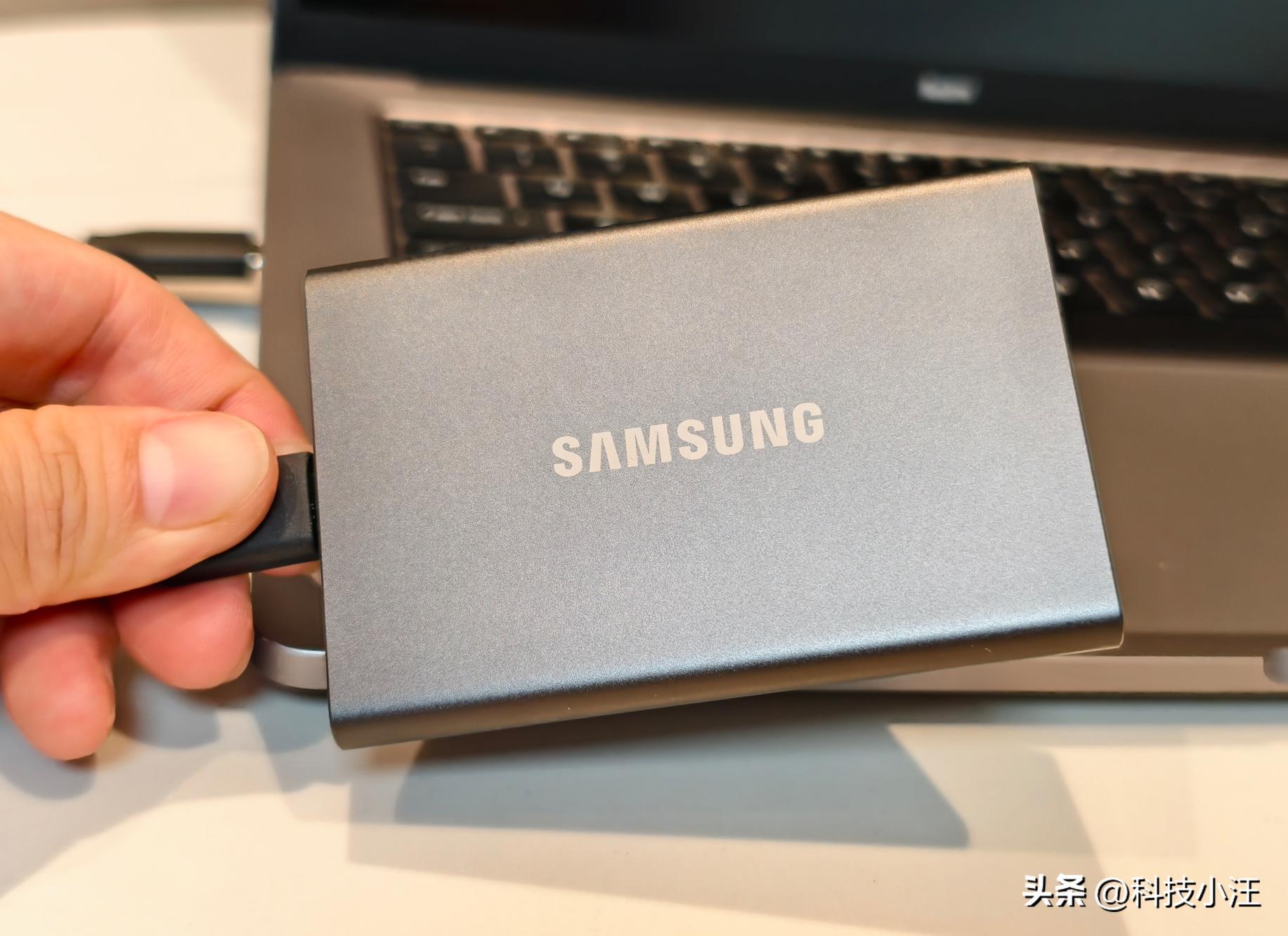 小米腾隐三星西数闪迪对比_移动固态硬盘评测_移动硬盘速度对比