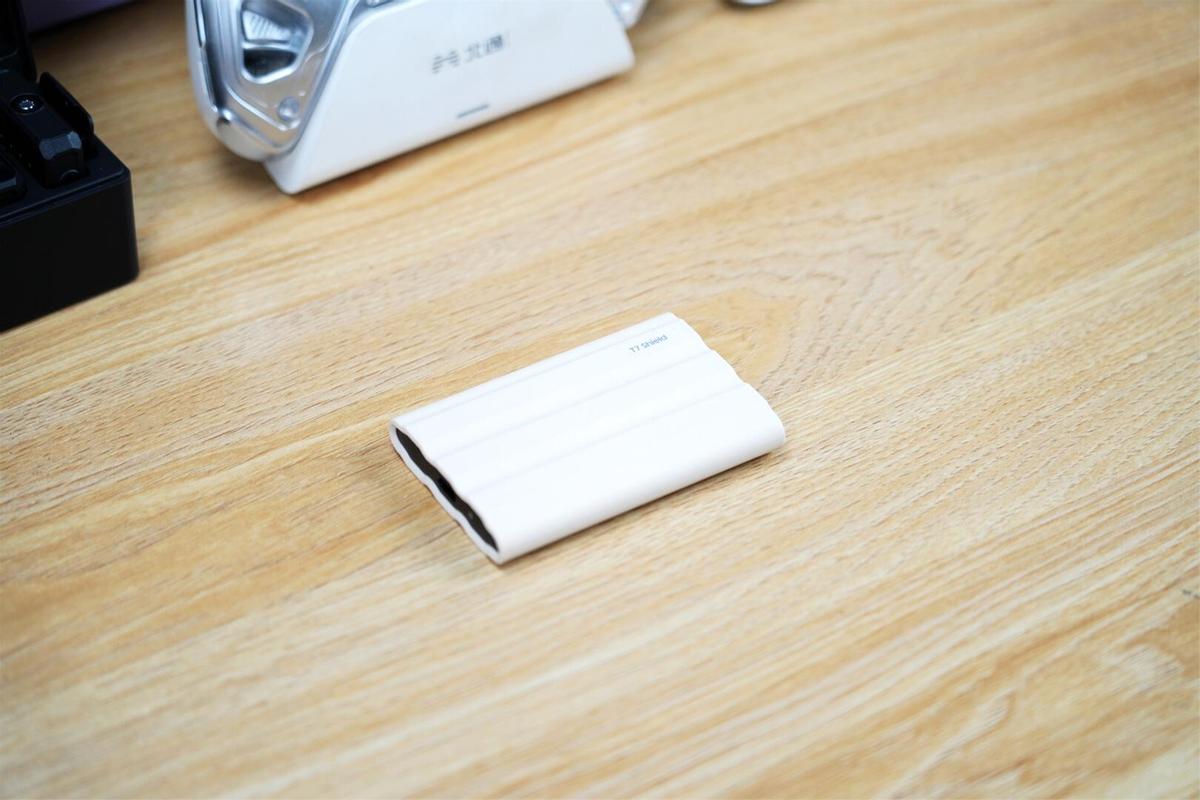 存储设备颜值革命_移动硬盘速度对比_生活美学融合存储设备