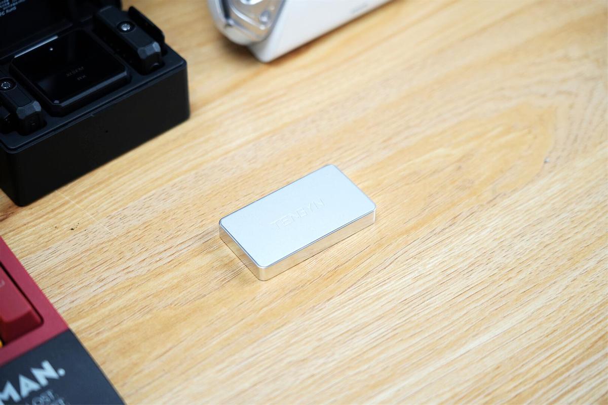 移动硬盘速度对比_生活美学融合存储设备_存储设备颜值革命