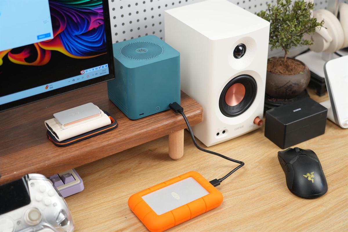 移动硬盘速度对比_存储设备颜值革命_生活美学融合存储设备