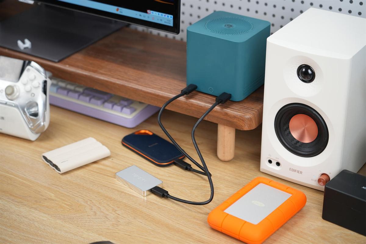 移动硬盘速度对比_生活美学融合存储设备_存储设备颜值革命