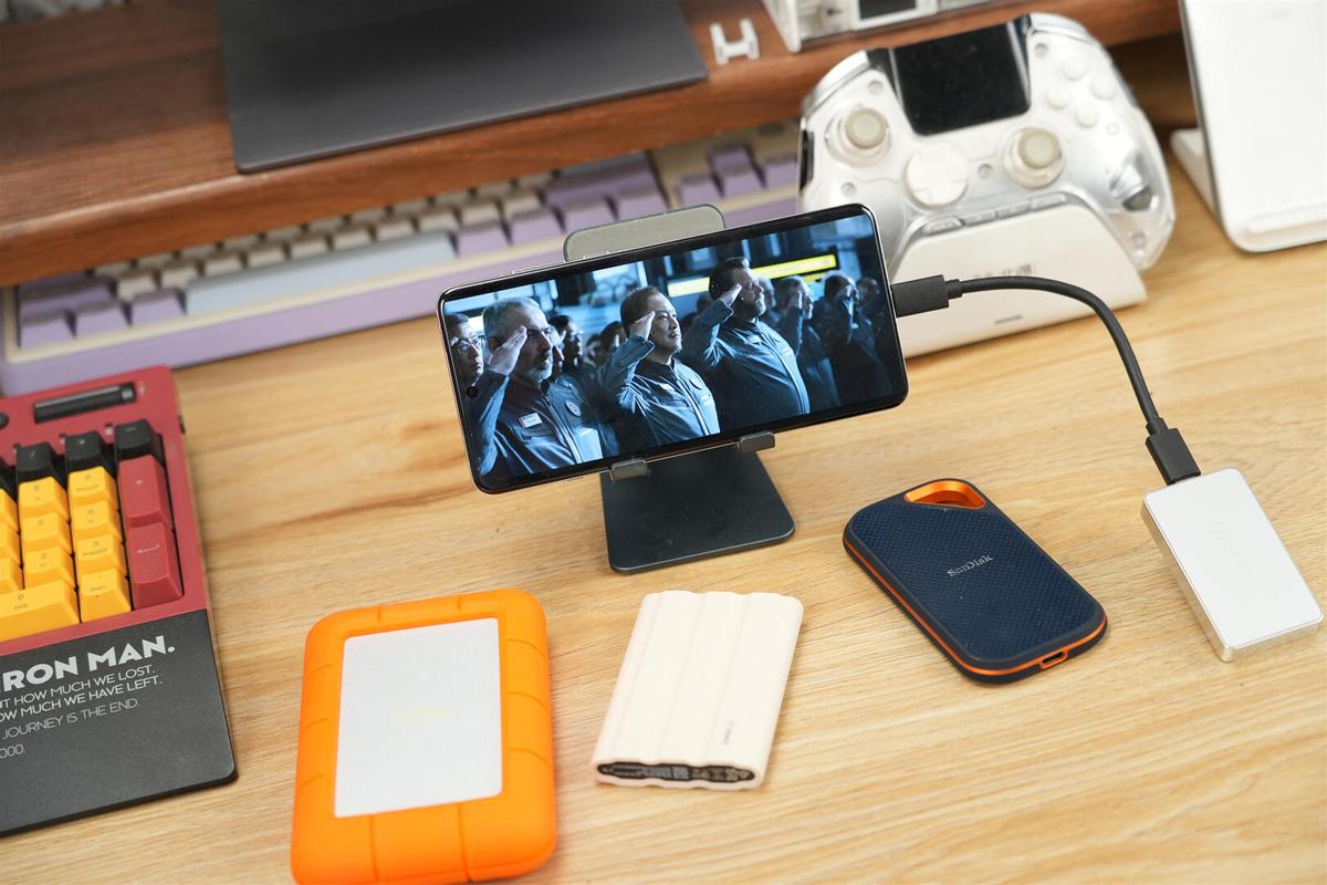 生活美学融合存储设备_存储设备颜值革命_移动硬盘速度对比