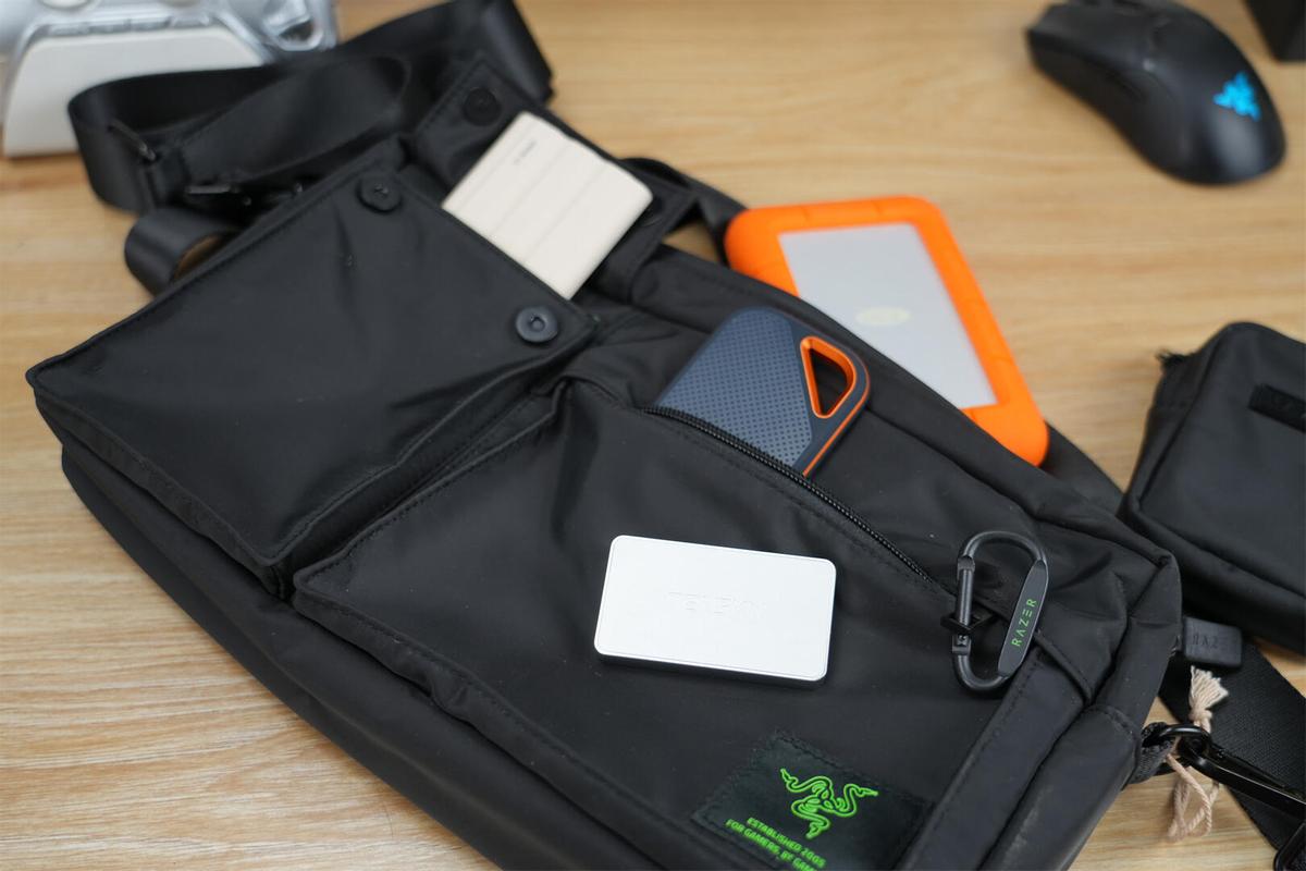 移动硬盘速度对比_存储设备颜值革命_生活美学融合存储设备