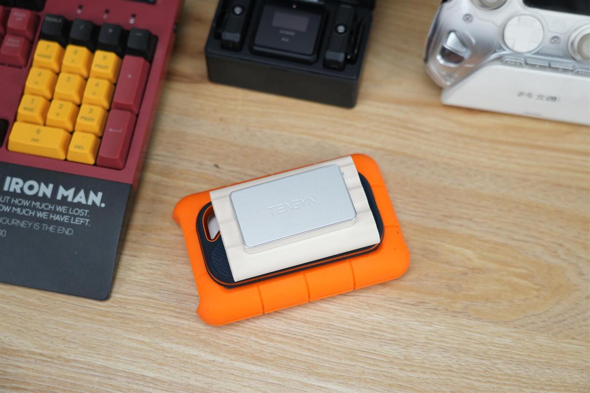 生活美学融合存储设备_存储设备颜值革命_移动硬盘速度对比