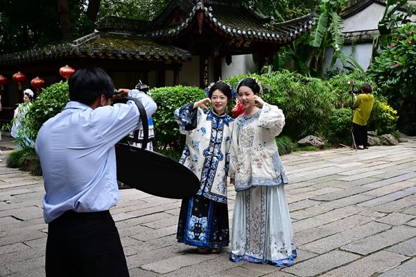 旅拍行业规范发展_旅拍市场乱象治理_全球拍特效摄影软件破解版下载