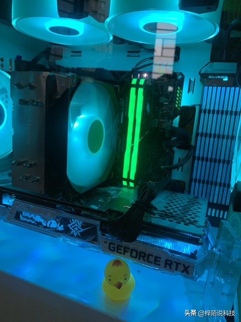 显卡显存核心频率_电脑显卡性能指标_3d电影能在电脑上看吗